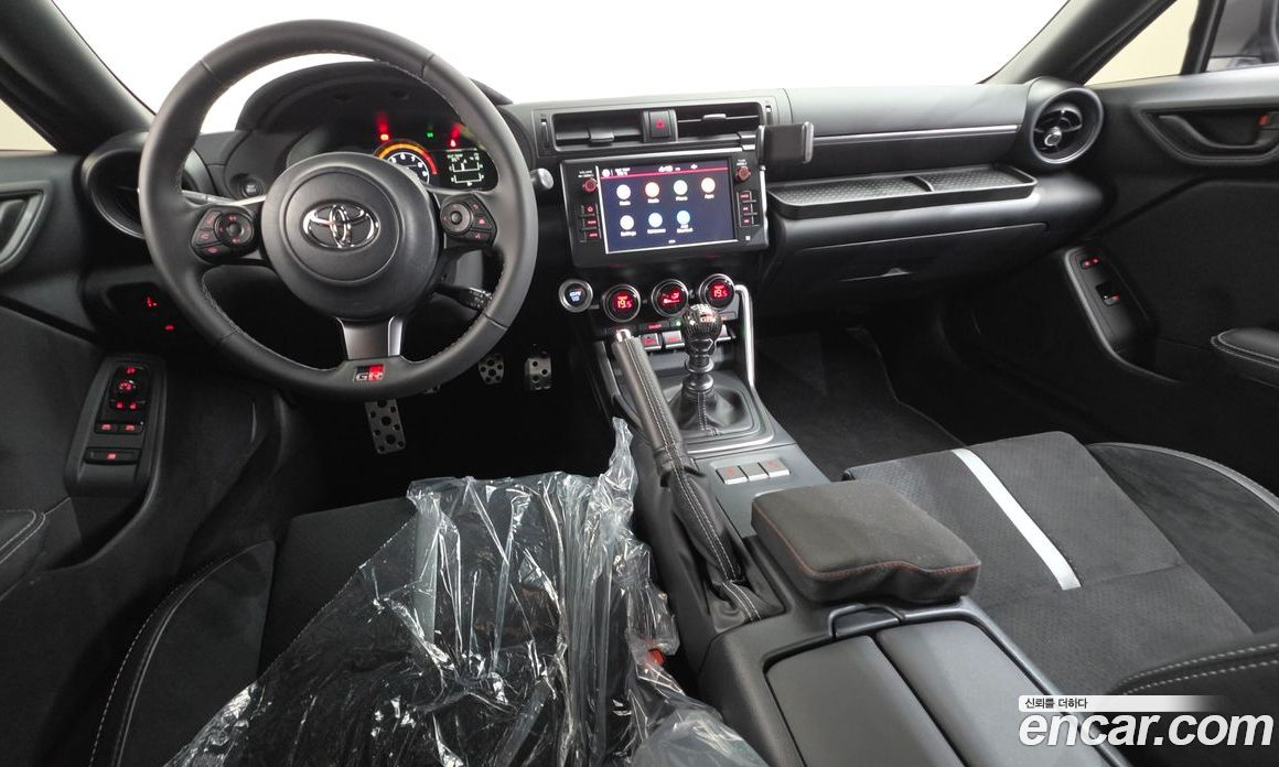 Toyota GR86 фото 6