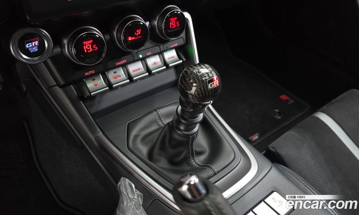 Toyota GR86 фото 8