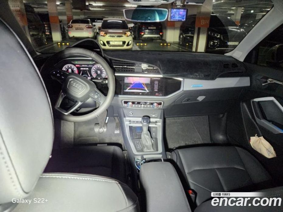 Audi Q3 (F3) фото 3