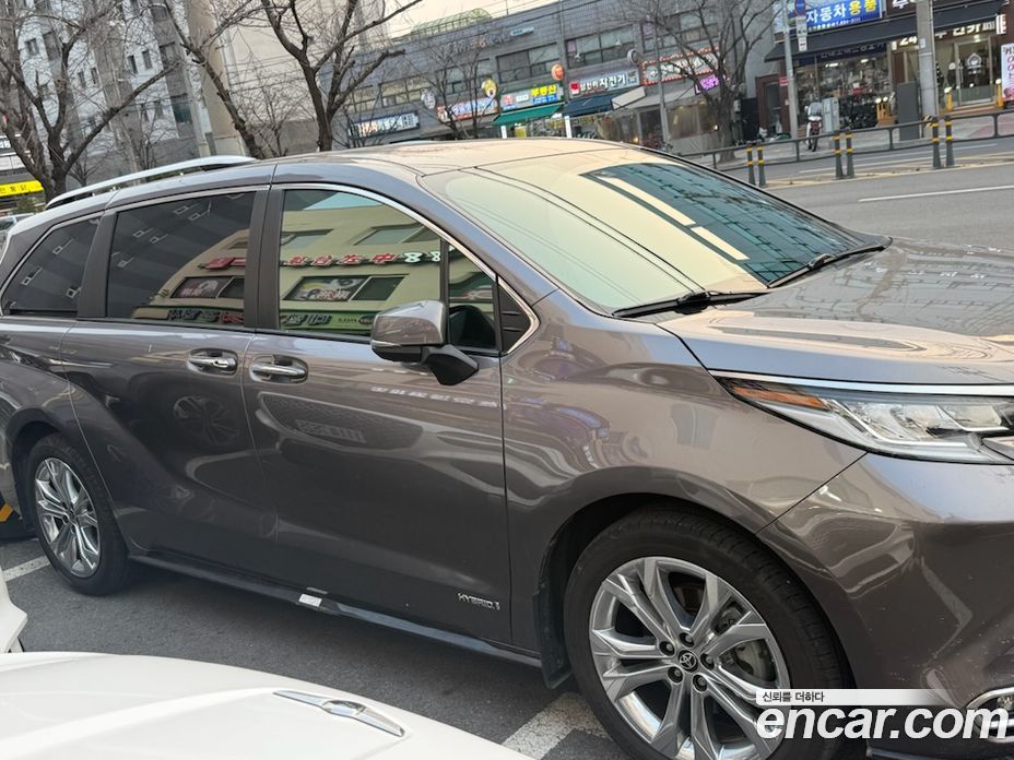 Toyota Sienna 4th Gen