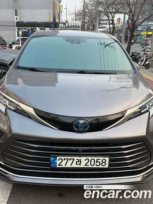 Toyota Sienna 4th Gen фото 3