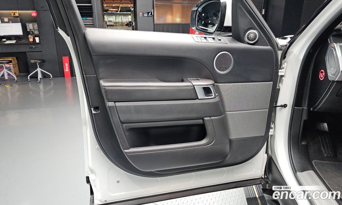 Land Rover Range Rover Sport 2nd Gen фото 24