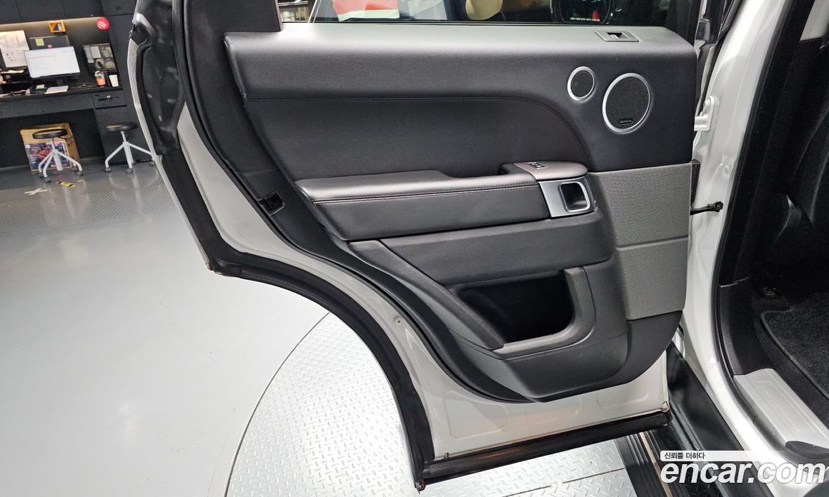 Land Rover Range Rover Sport 2nd Gen фото 25