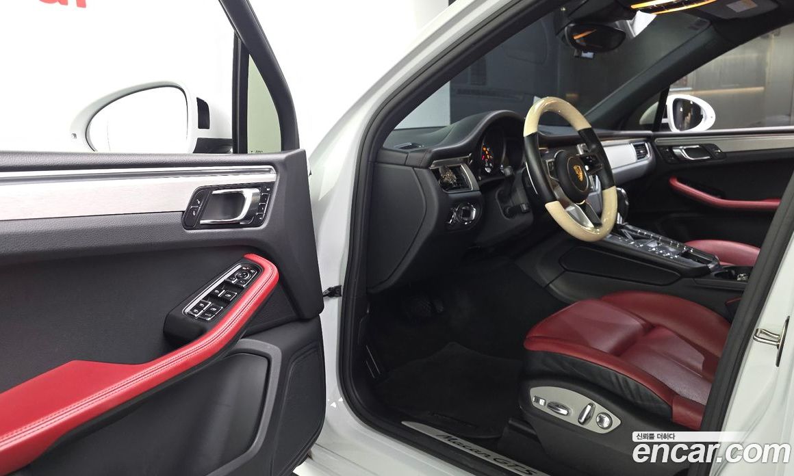 Porsche Macan фото 10