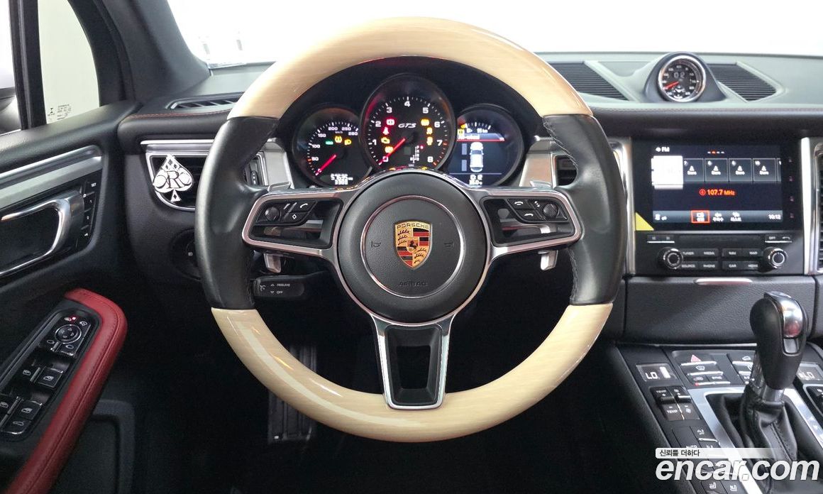 Porsche Macan фото 13