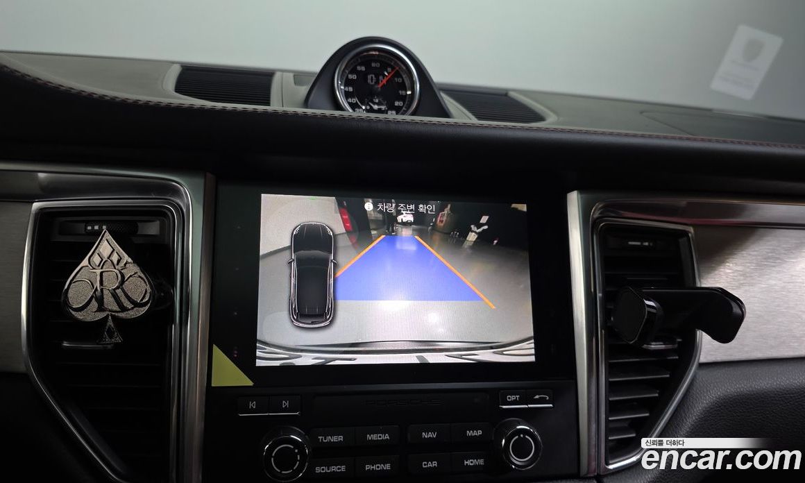 Porsche Macan фото 15