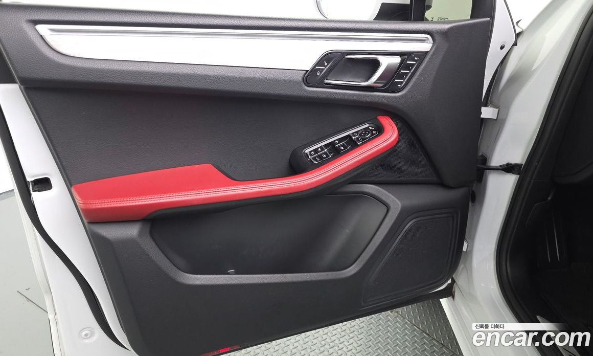 Porsche Macan фото 24