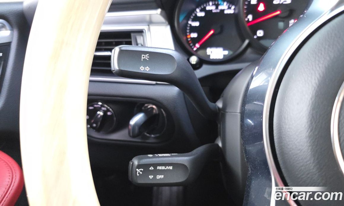 Porsche Macan фото 31
