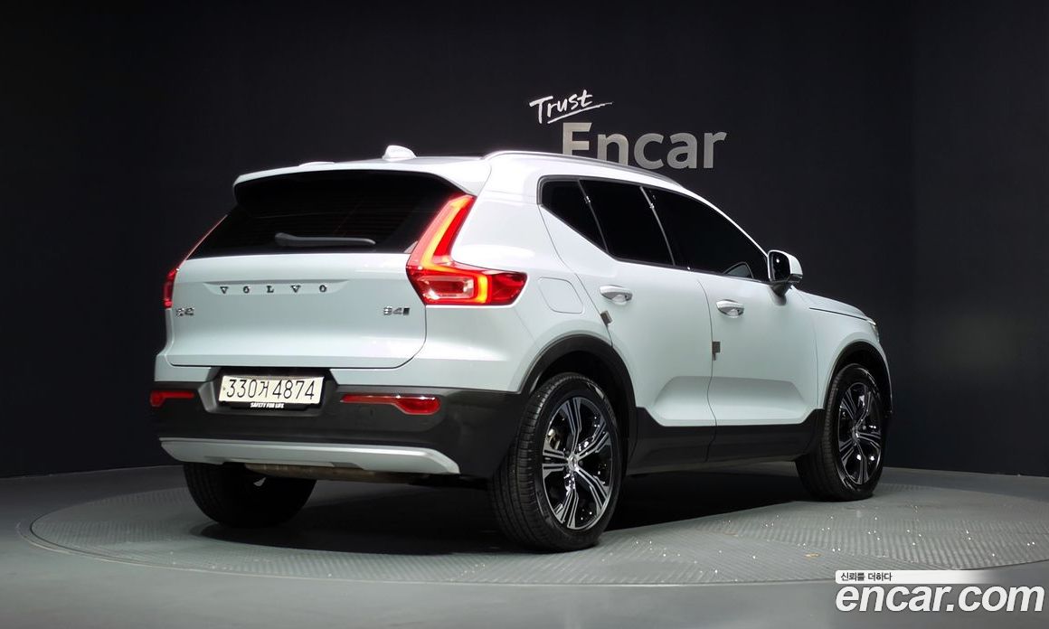 Volvo XC40 фото 2