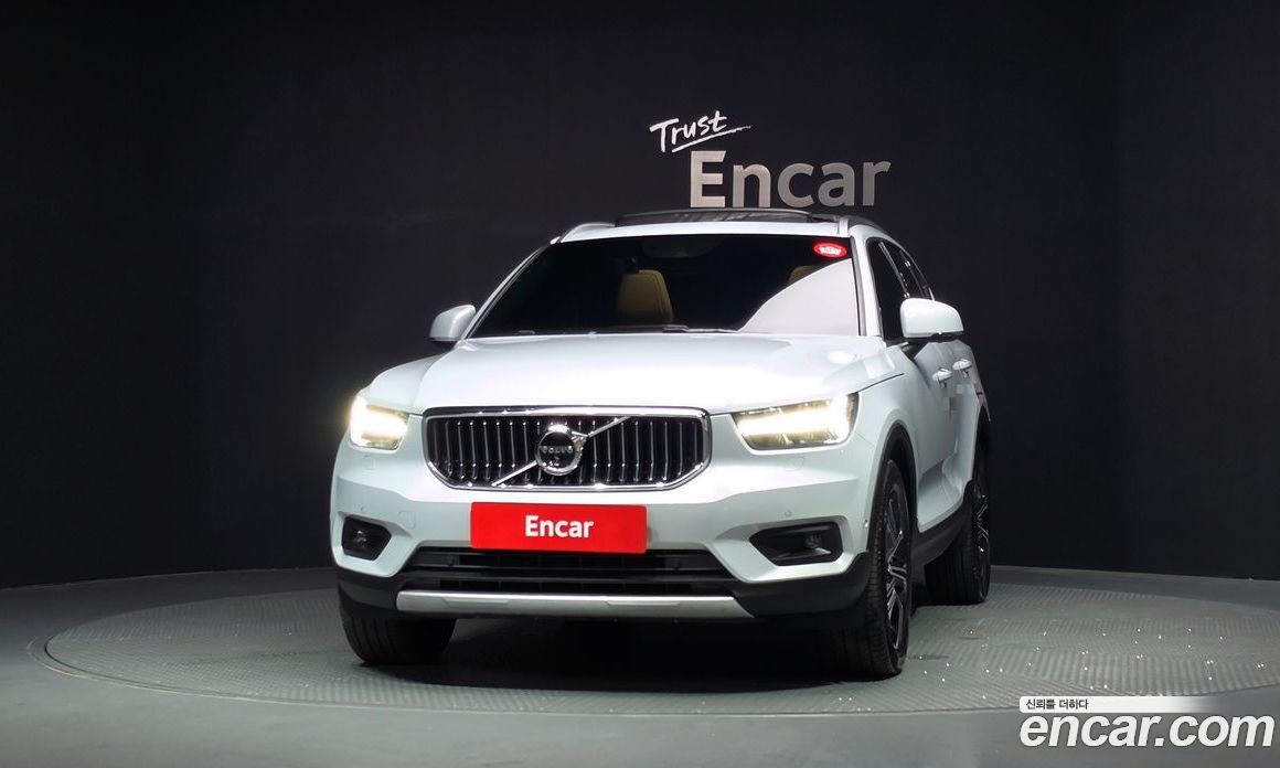Volvo XC40 фото 3