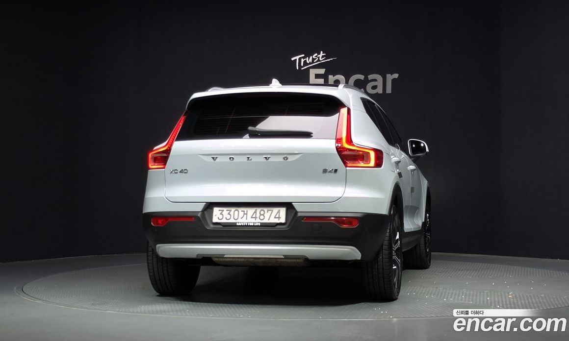 Volvo XC40 фото 4