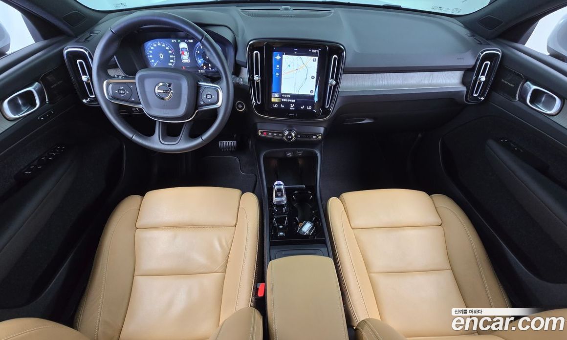 Volvo XC40 фото 7