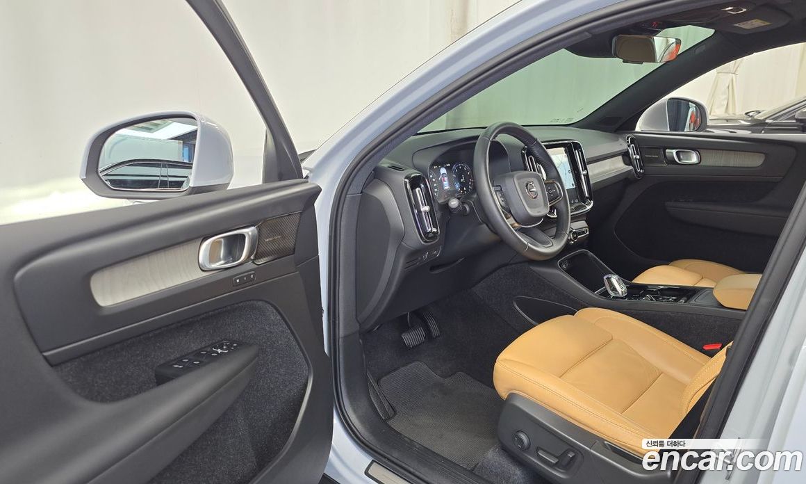 Volvo XC40 фото 10