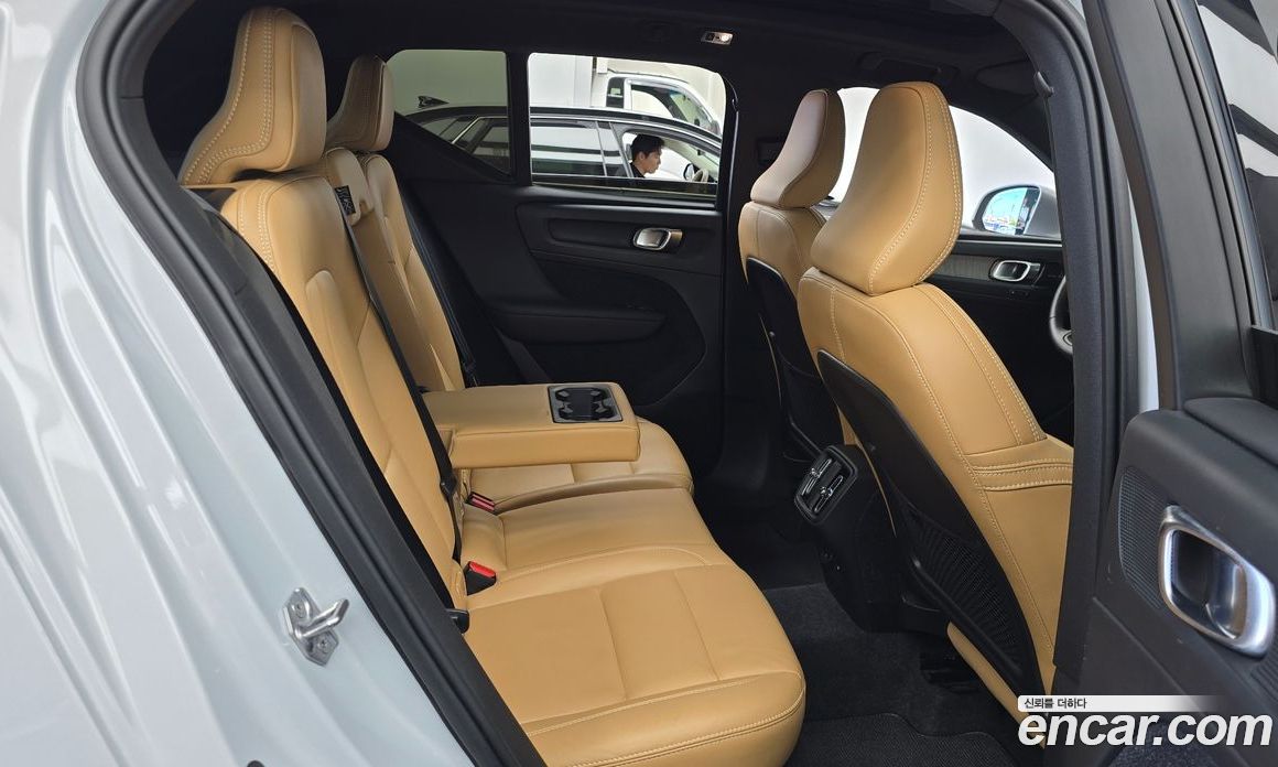 Volvo XC40 фото 11