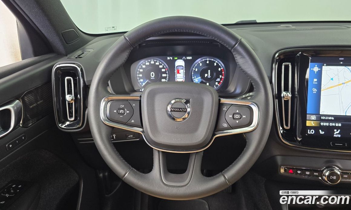 Volvo XC40 фото 12