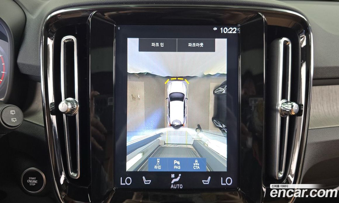 Volvo XC40 фото 14