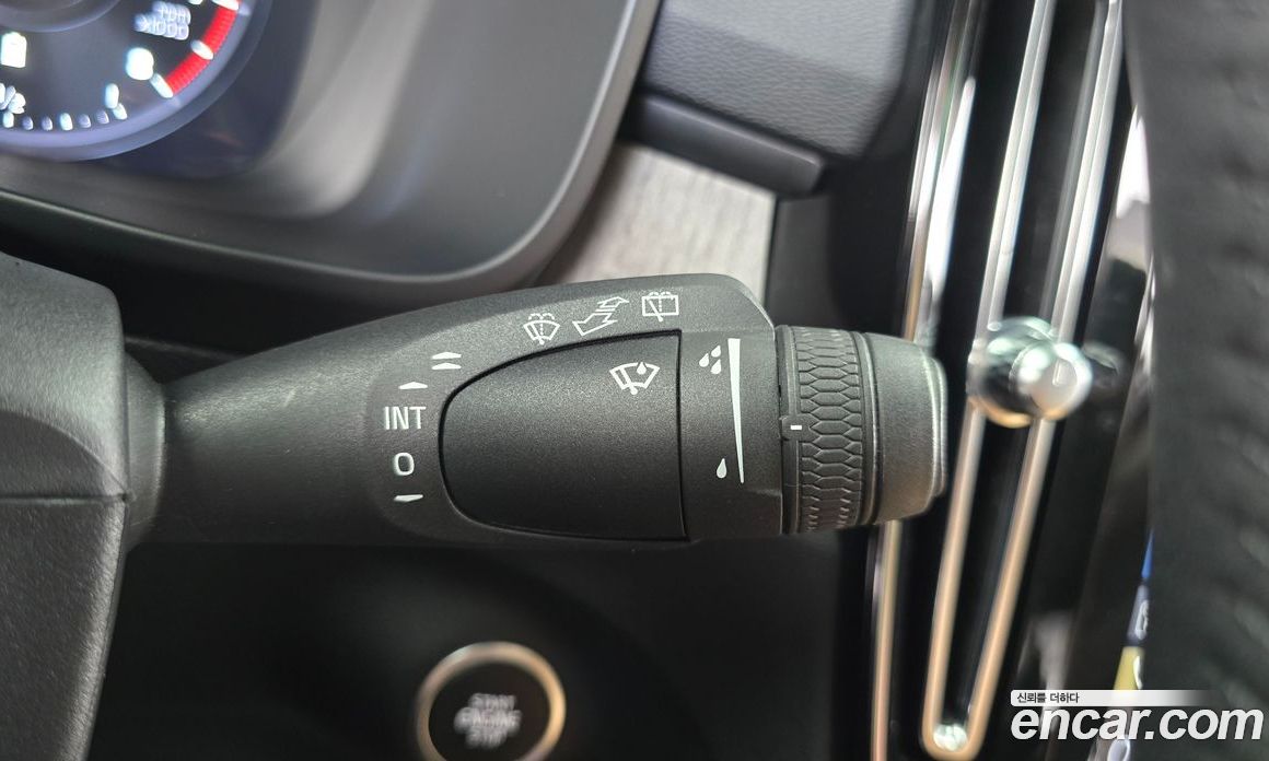 Volvo XC40 фото 19