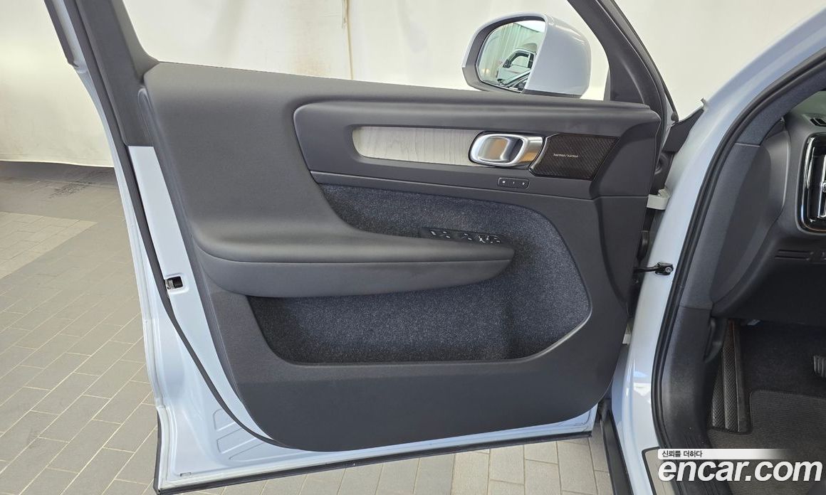 Volvo XC40 фото 24