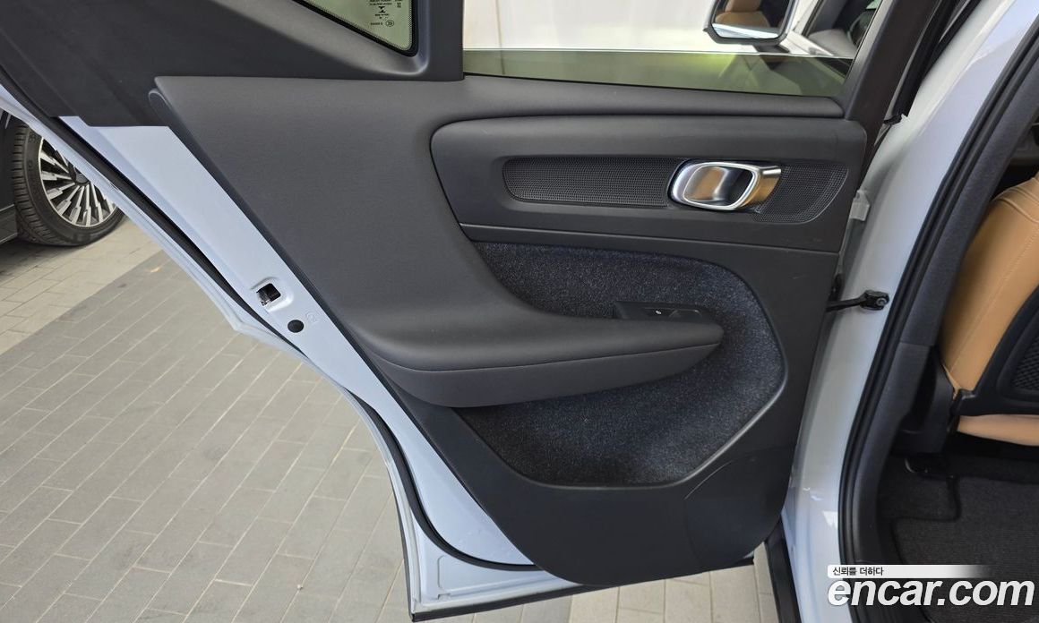 Volvo XC40 фото 25