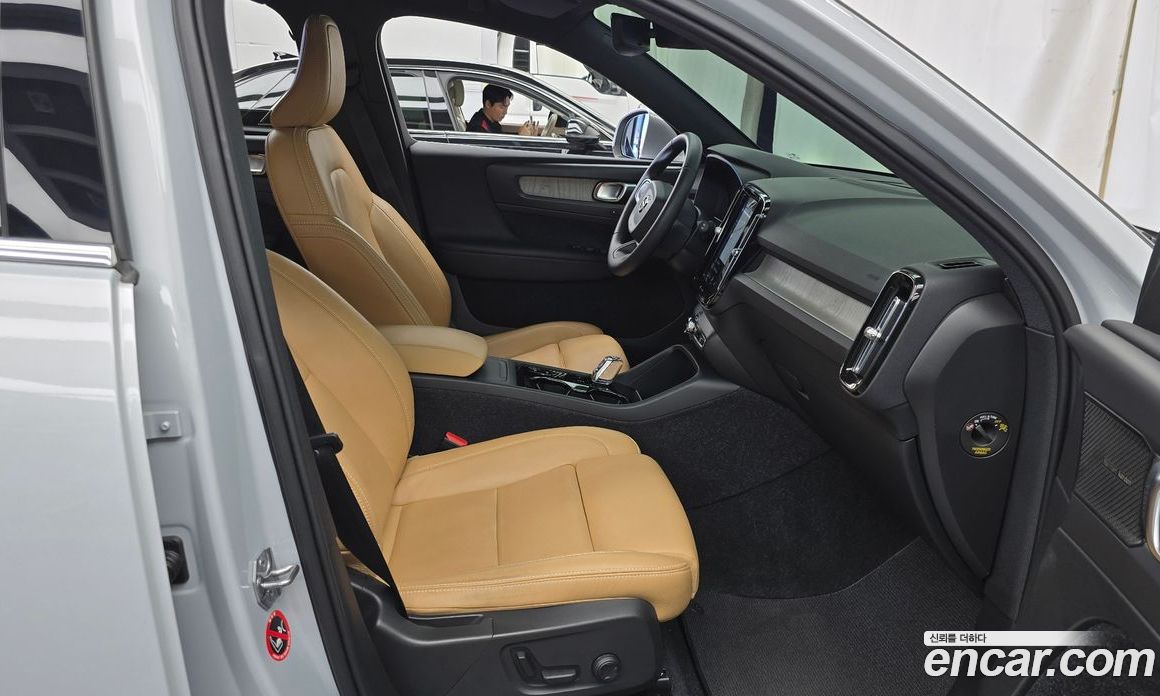 Volvo XC40 фото 26