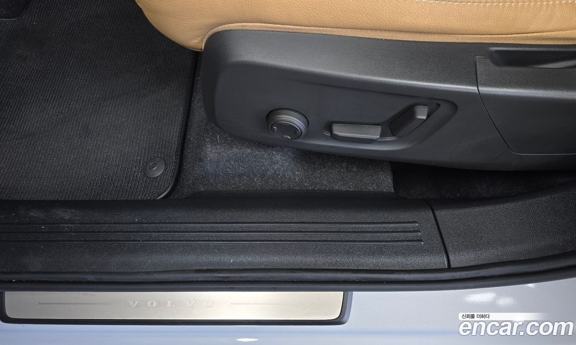 Volvo XC40 фото 29