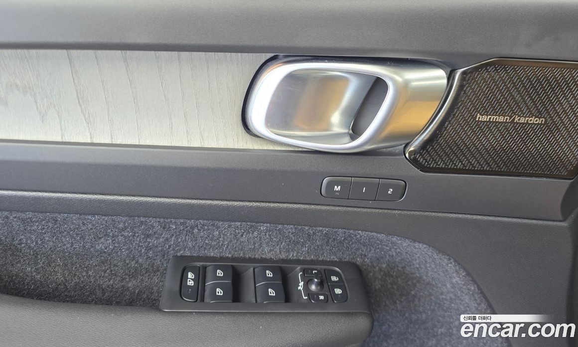 Volvo XC40 фото 30