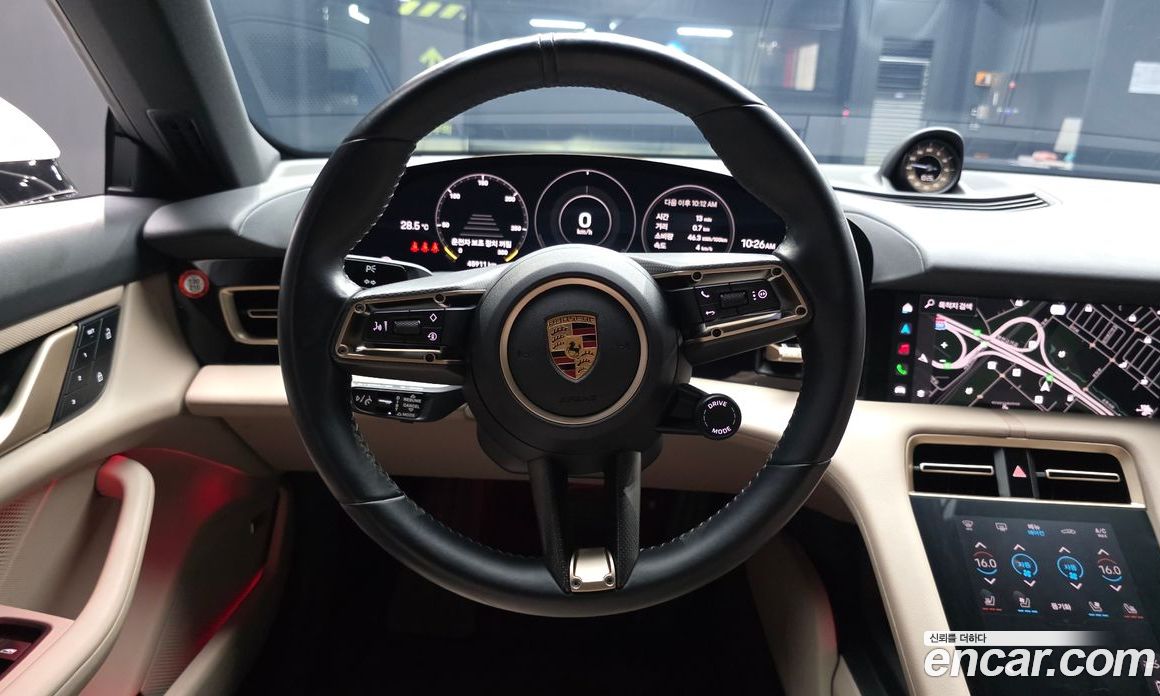 Porsche Taycan фото 13