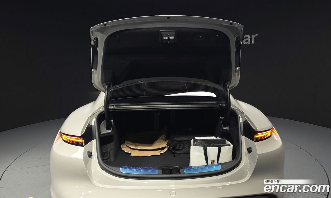 Porsche Taycan фото 34
