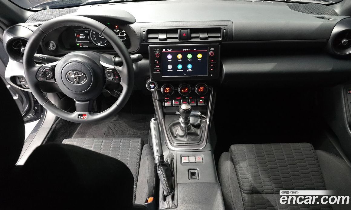 Toyota GR86 фото 6