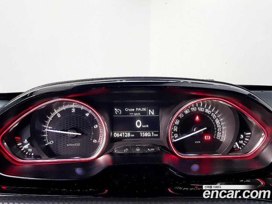 Peugeot 2008 1st Gen фото 7