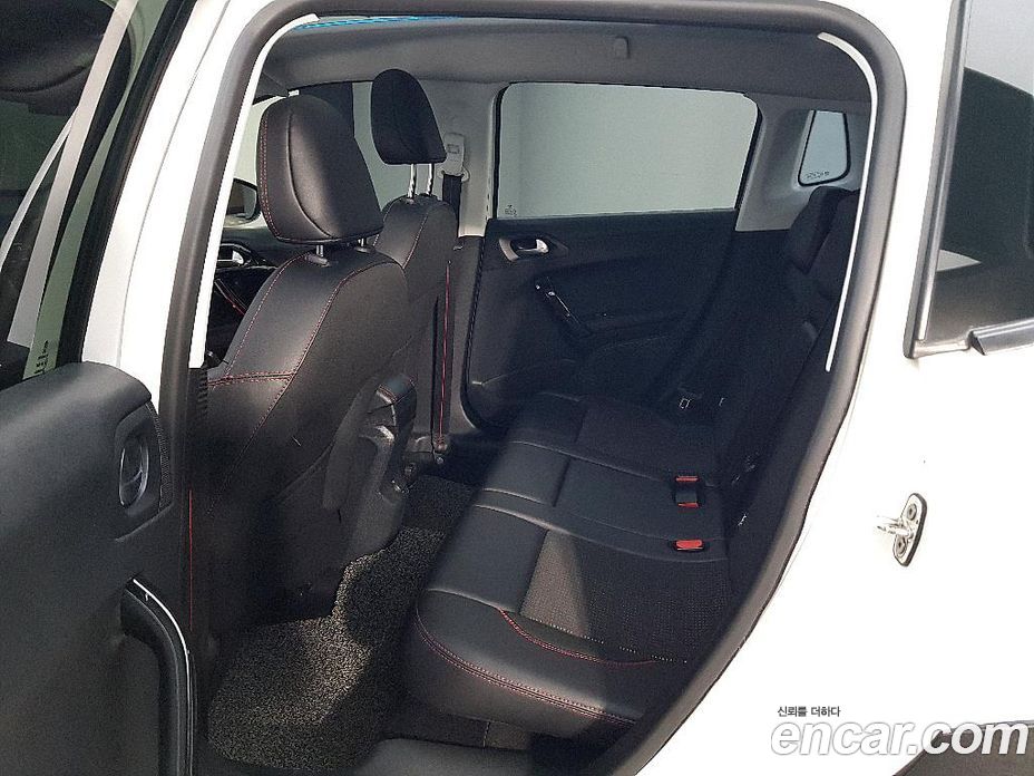 Peugeot 2008 1st Gen фото 9