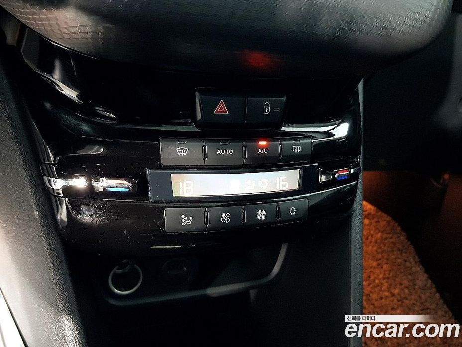 Peugeot 2008 1st Gen фото 12