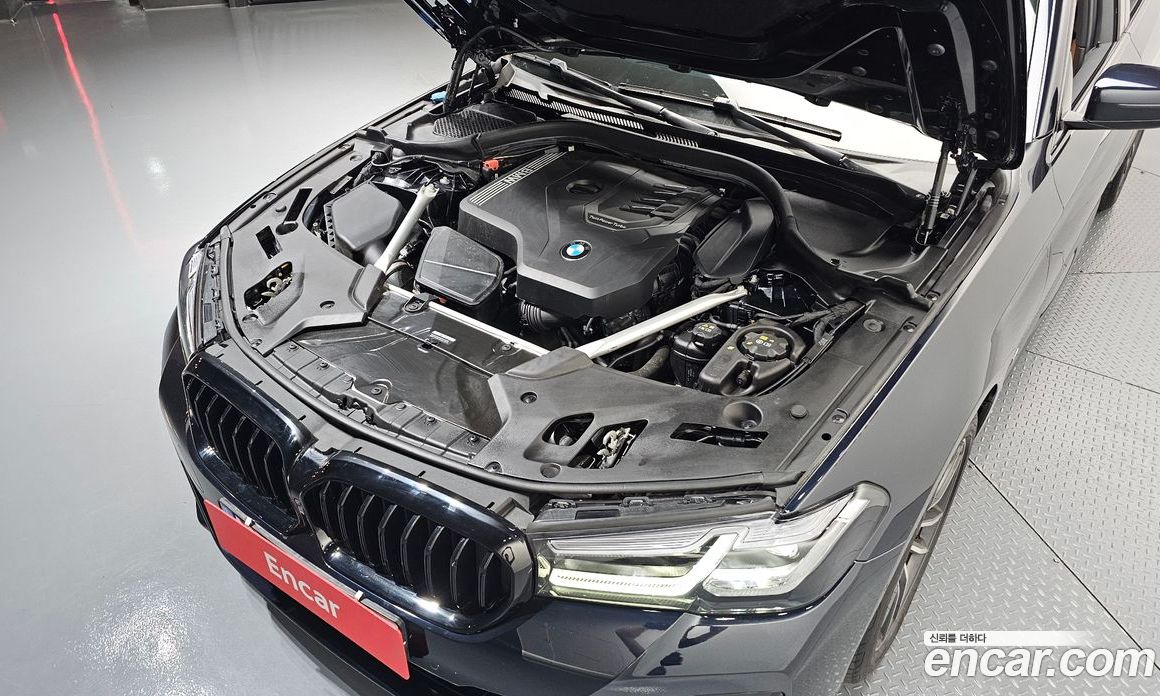 BMW 5-Series (G30) фото 6