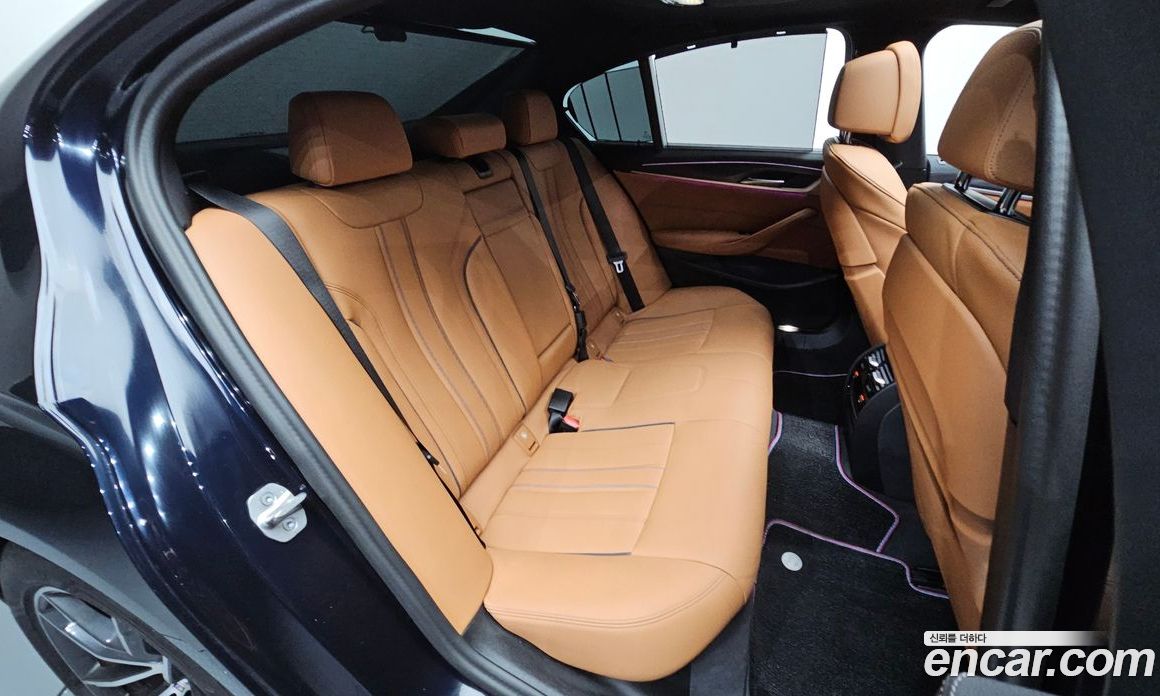 BMW 5-Series (G30) фото 11