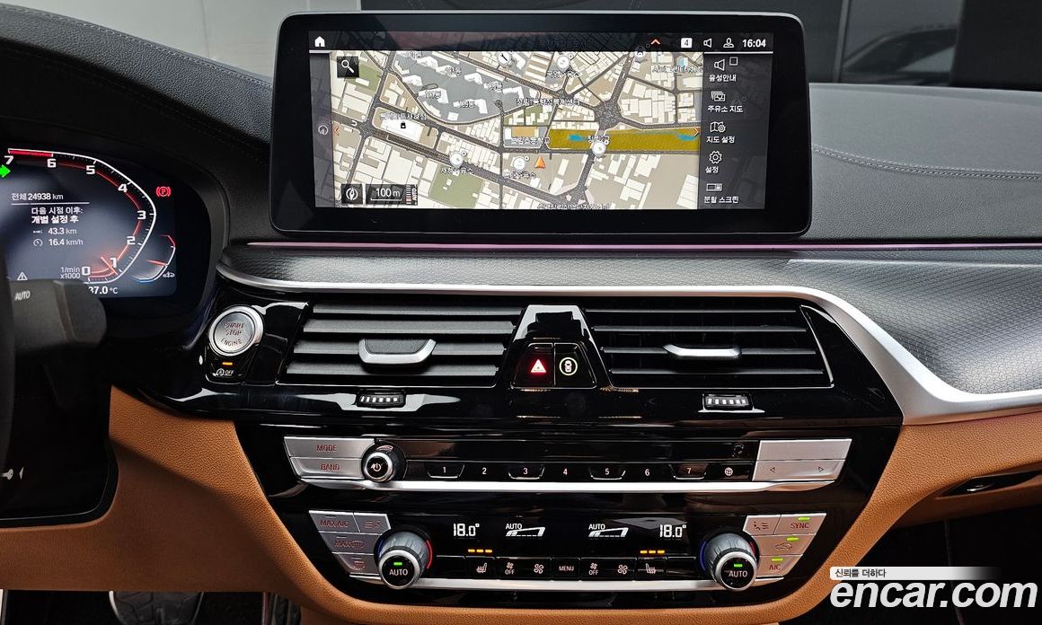 BMW 5-Series (G30) фото 14