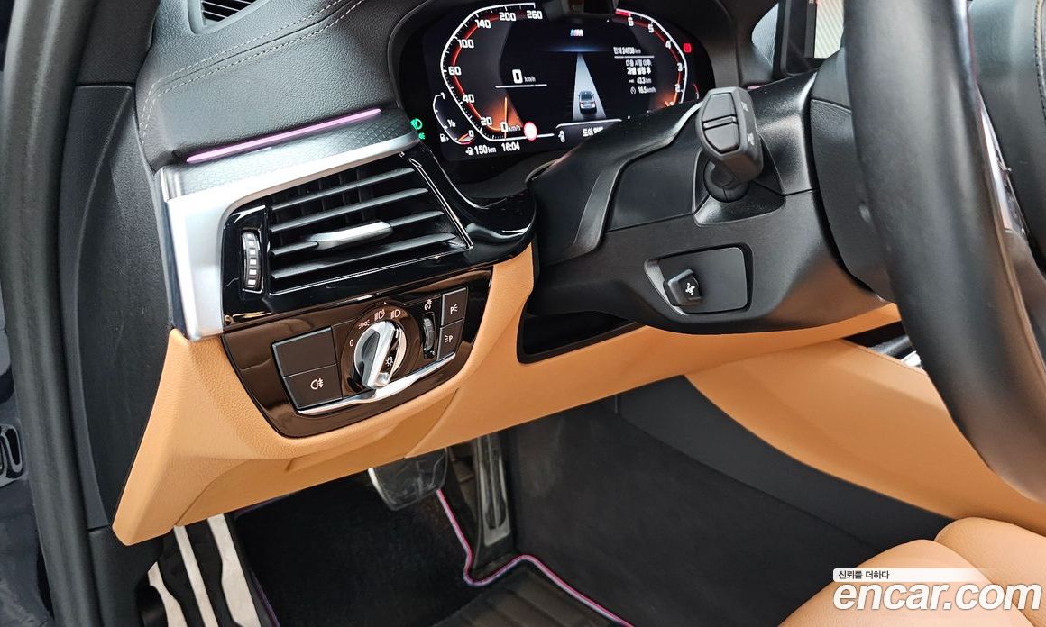 BMW 5-Series (G30) фото 18