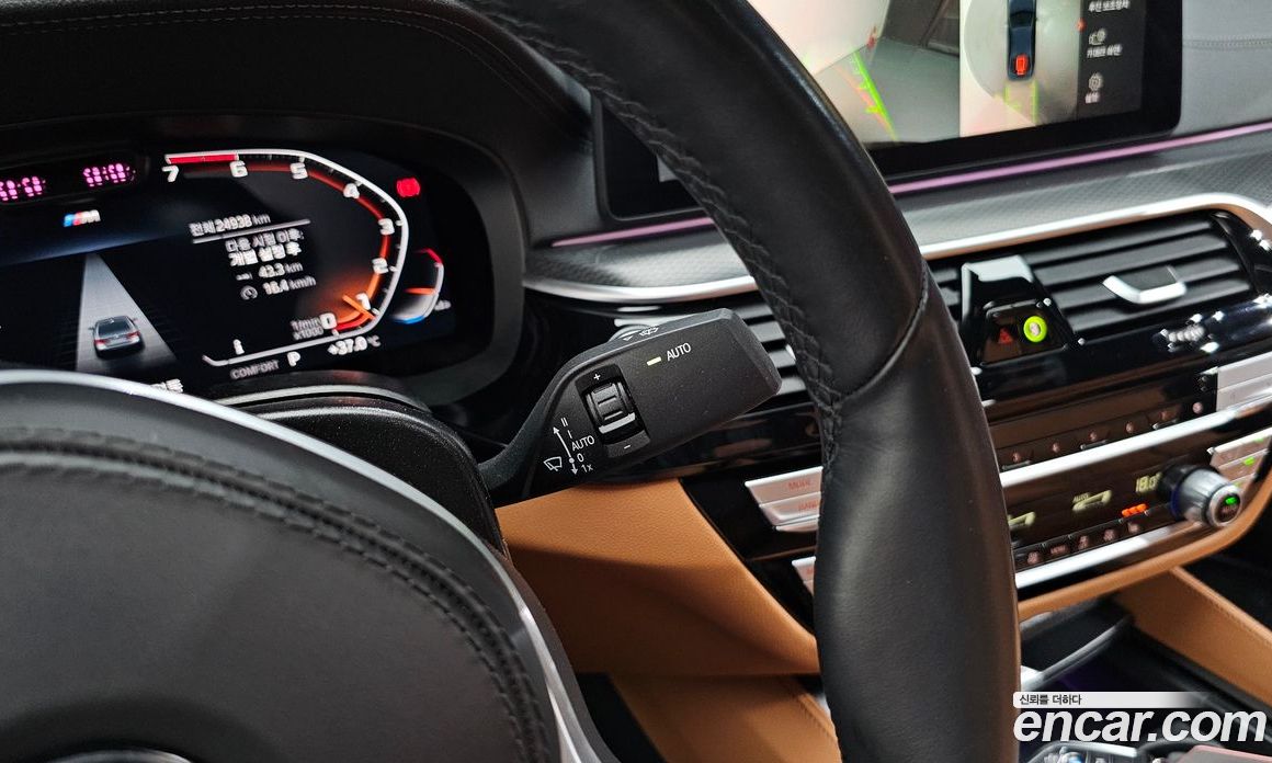 BMW 5-Series (G30) фото 19