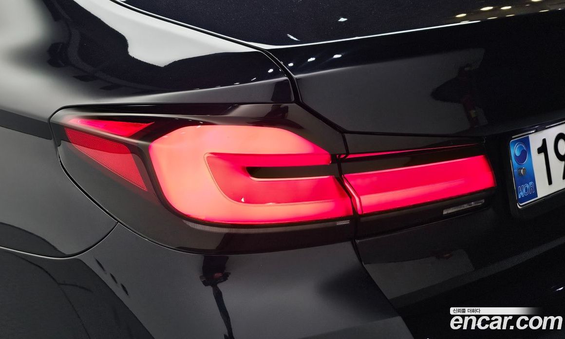 BMW 5-Series (G30) фото 23