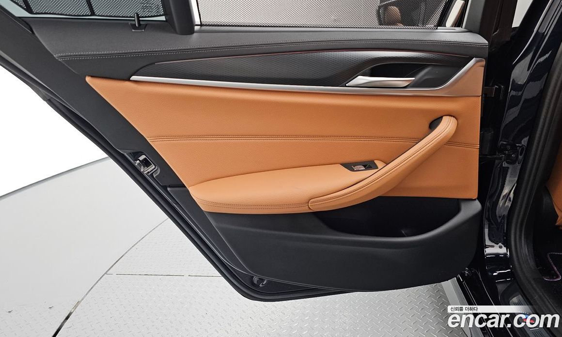 BMW 5-Series (G30) фото 25