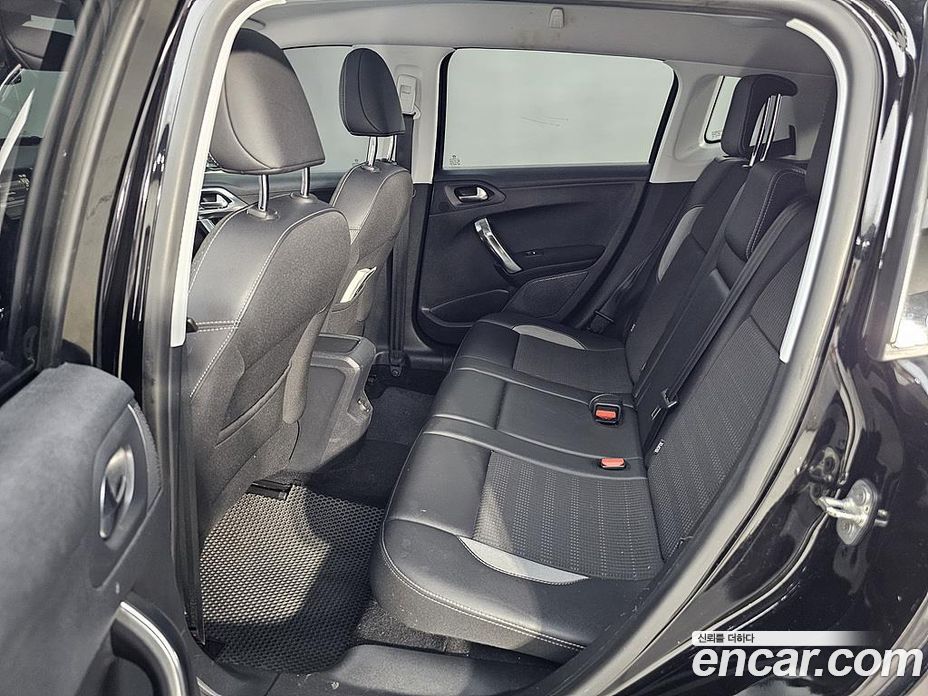 Peugeot 2008 1st Gen фото 9