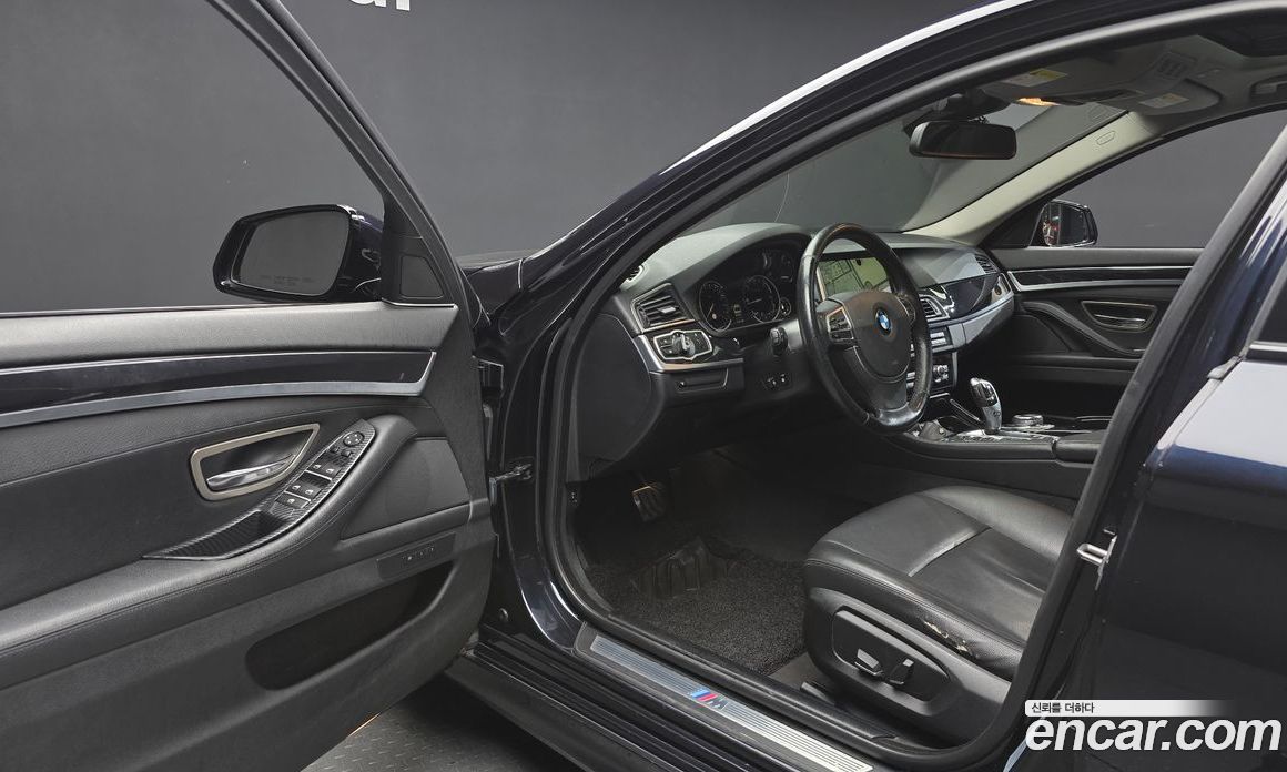 BMW 5-Series (F10) фото 10