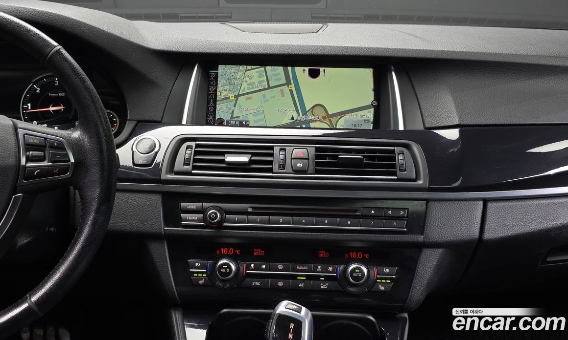 BMW 5-Series (F10) фото 13