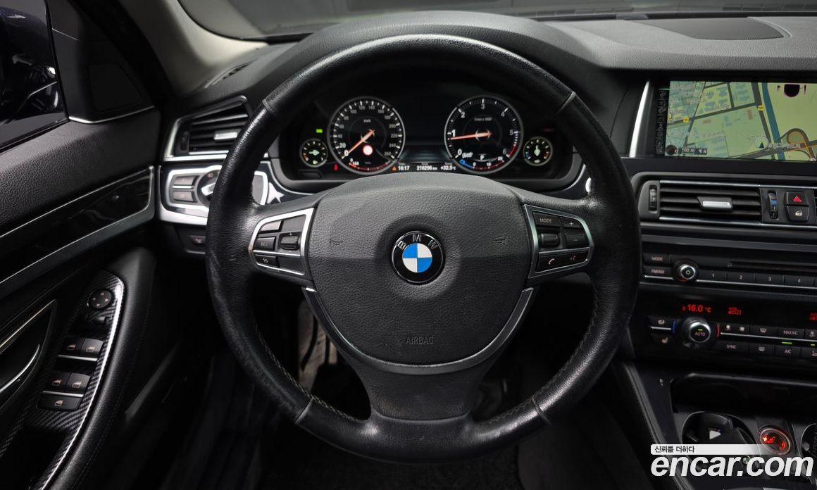 BMW 5-Series (F10) фото 14