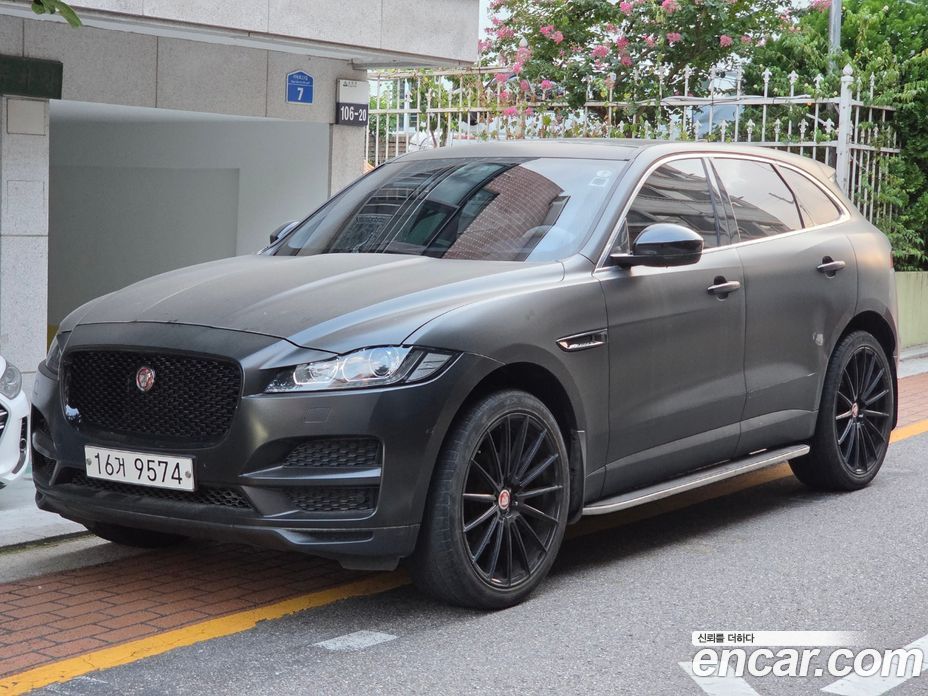 Jaguar F-PACE фото 2