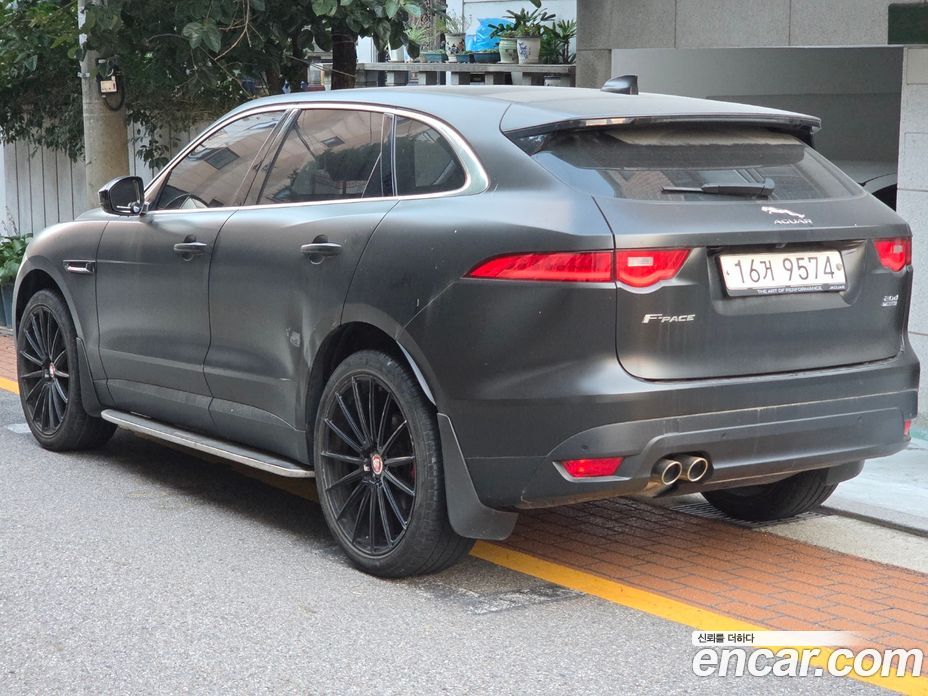 Jaguar F-PACE фото 4
