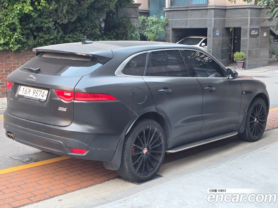 Jaguar F-PACE фото 6