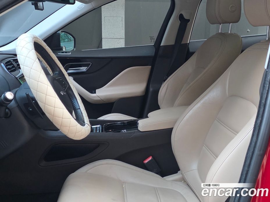 Jaguar F-PACE фото 9