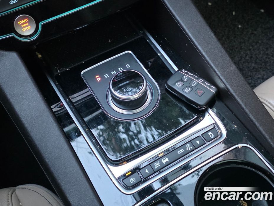 Jaguar F-PACE фото 14