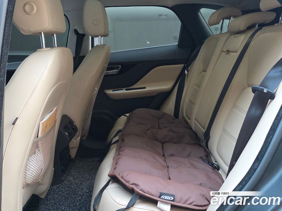 Jaguar F-PACE фото 15