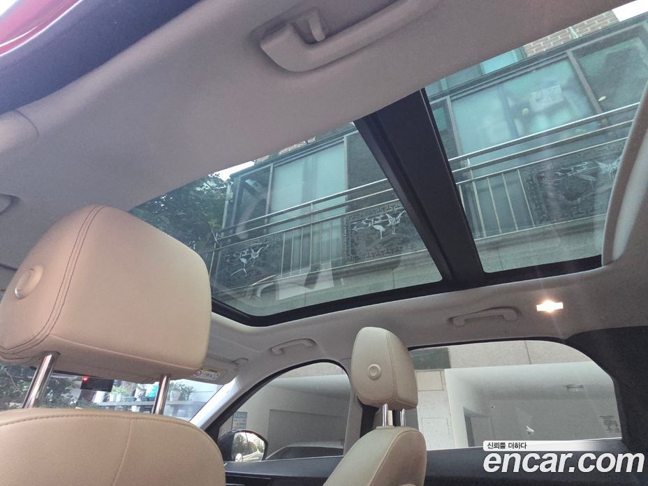 Jaguar F-PACE фото 16